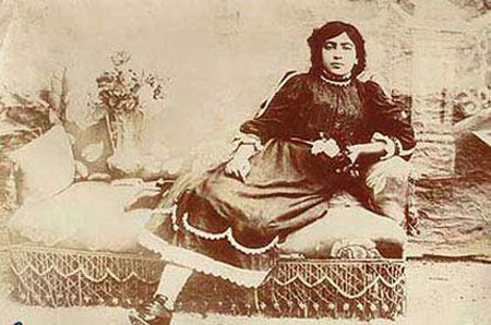 اولین زن بی حجاب ایران