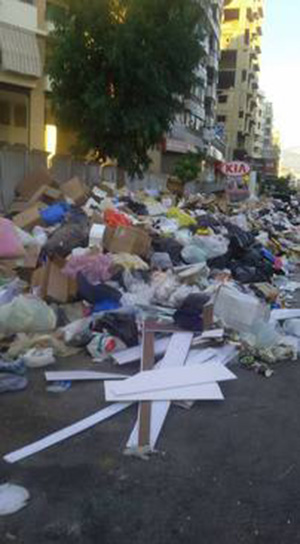 اخبار,اخبار بین الملل,جمع شدن زباله ها در خیابان های بیروت
