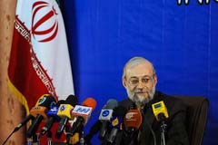 انتقاد روزنامه های جمهوری اسلامی و مردم سالاری به سخنان جواد لاریجانی