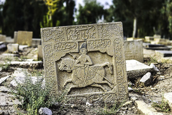 نابسامانی قبرستان تاریخی دارالسلام شیراز