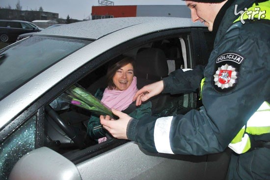 اقدام جالب پلیس لیتوانی به مناسبت روز جهانی زن