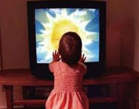 تلویزیون,آثار مخرب تماشای تلویزیون,عوارض تماشای بیش  از حد تلویزیون