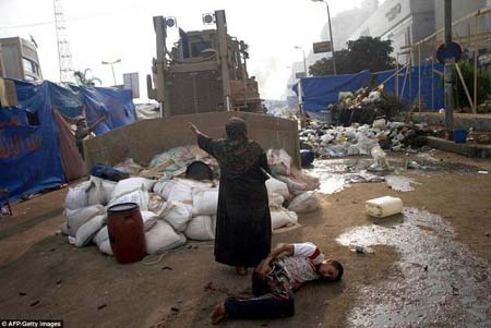 عکس زن,تکان دهنده ترین عکس حوادث مصر,تصاویر حوادث مصر