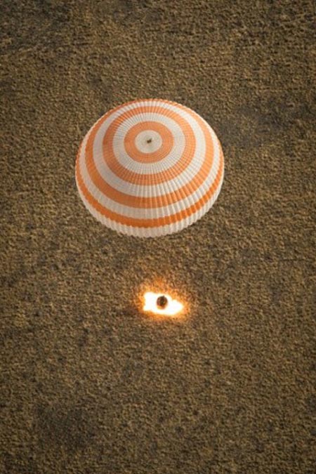 فرود فضا پیمای سایوز در قراقستان