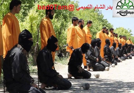 تصاویر اعدام اعضای داعش به شیوه خودشان!