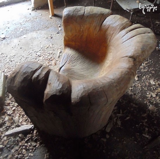 صندلی بی نظیر حکاکی شده از کنده درخت