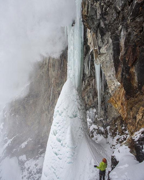 صعود از آبشار یخ‌زده