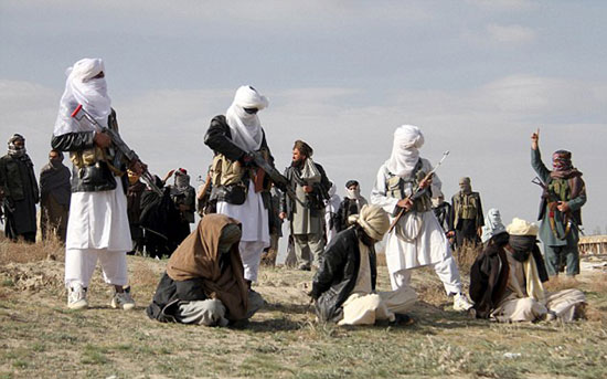 عکس: اعدام به روش‌ داعش به‌ دست طالبان