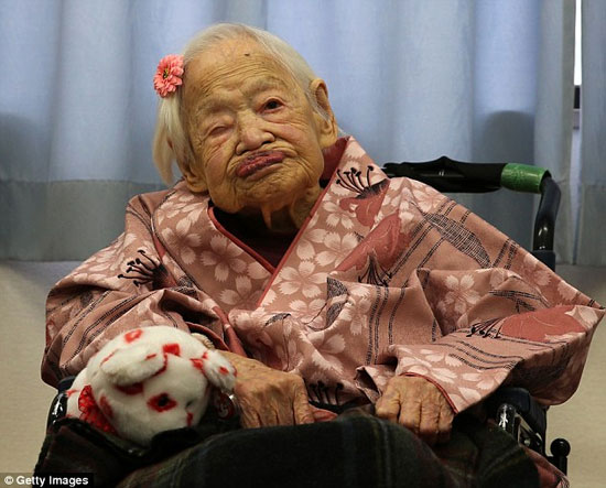 پیرترین زن جهان 117 سالگی خود را جشن گرفت + تصاویر