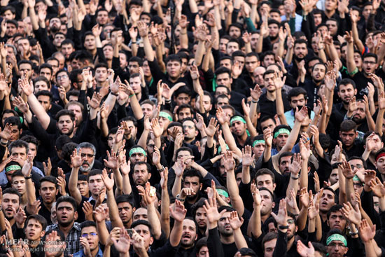 عکس: اجتماع مدافعین حرم در میدان امام حسین (ع)