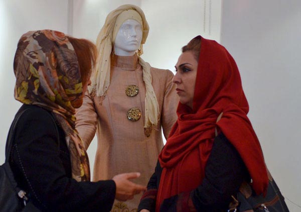 عکس: نمایشگاه مد و لباس قجری بانوان