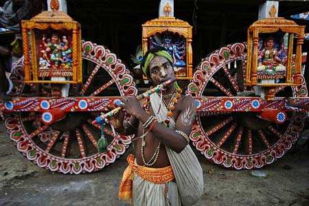 نمایشی در جریان یک فستیوال آیینی در پوری، هند