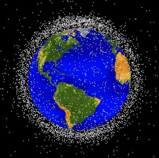 چه اتفاقی پس از برخورد زباله های فضایی با زمین رخ می دهد؟