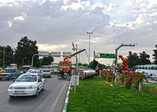 واژگونی کامیون در مشهد