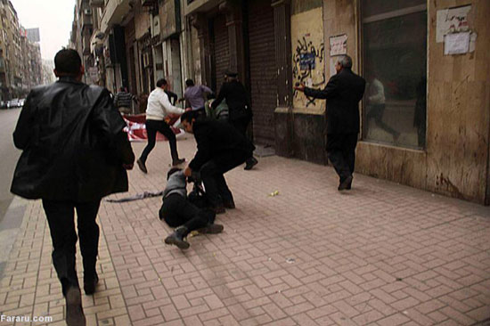 (تصاویر) تیرخوردن دختر معترض در قاهره