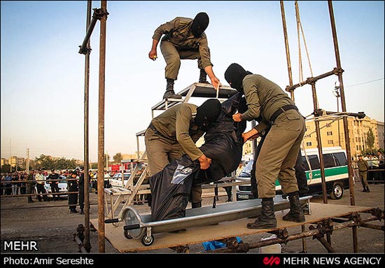 عکس: اجرای حکم اعدام متجاوز به عنف (18+)