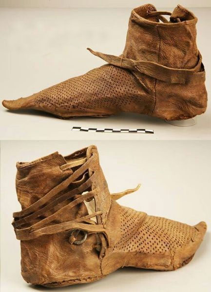 کفش قرن چهاردهم! +عکس