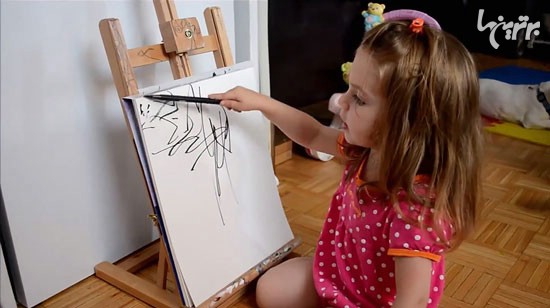 خط خطی های کودک دو ساله تبدیل به نقاشی می شود.