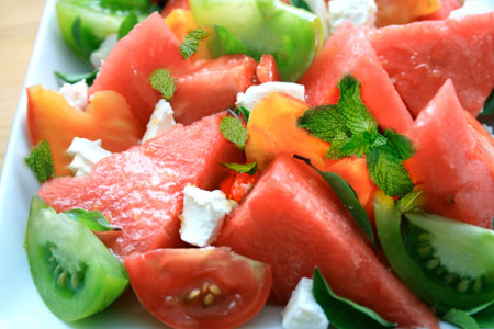 طرز تهیه سالادهای فصل تابستان,مواد لازم برای تهیه سالاد هندوانه و گوجه