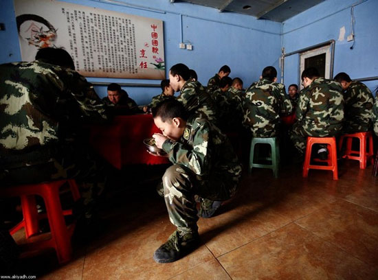 اردوگاه ترک اعتیاد جوانان به اینترنت در چین +عکس
